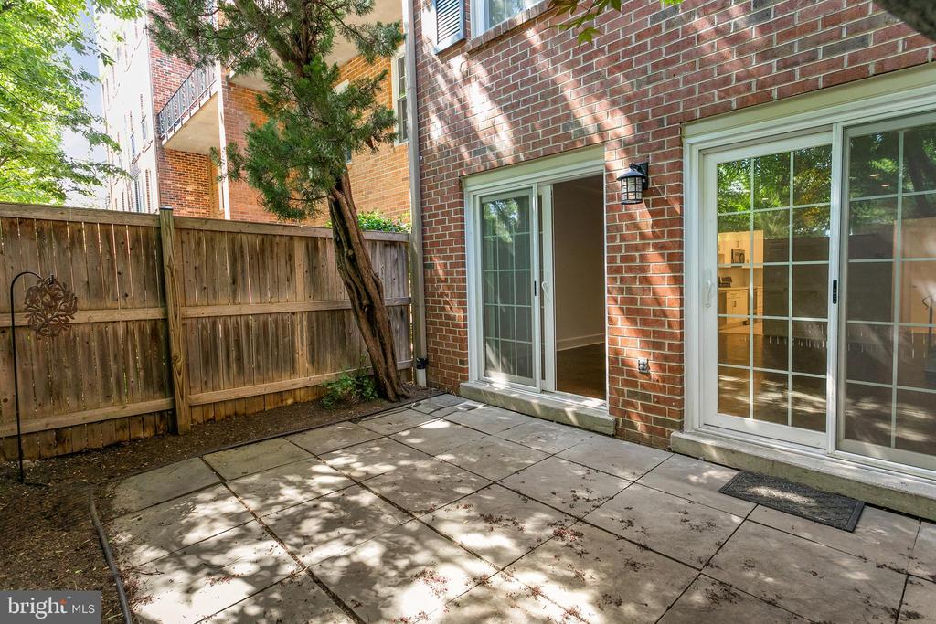 3295 SUTTON PLACE NW Unit: D