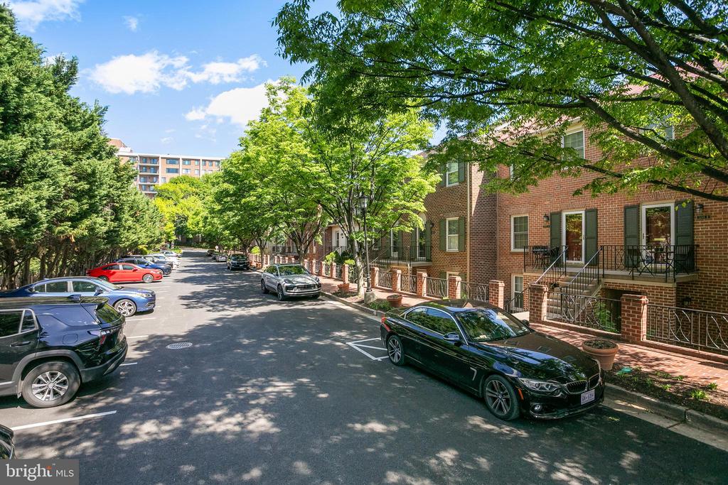 3295 SUTTON PLACE NW Unit: D