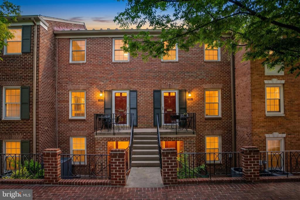 3295 SUTTON PLACE NW Unit: D