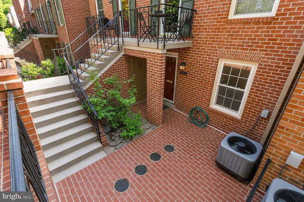 3295 SUTTON PLACE NW Unit: D