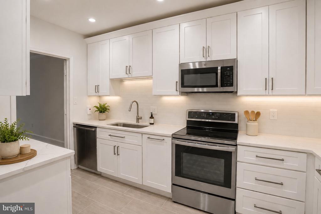 3295 SUTTON PLACE NW Unit: D
