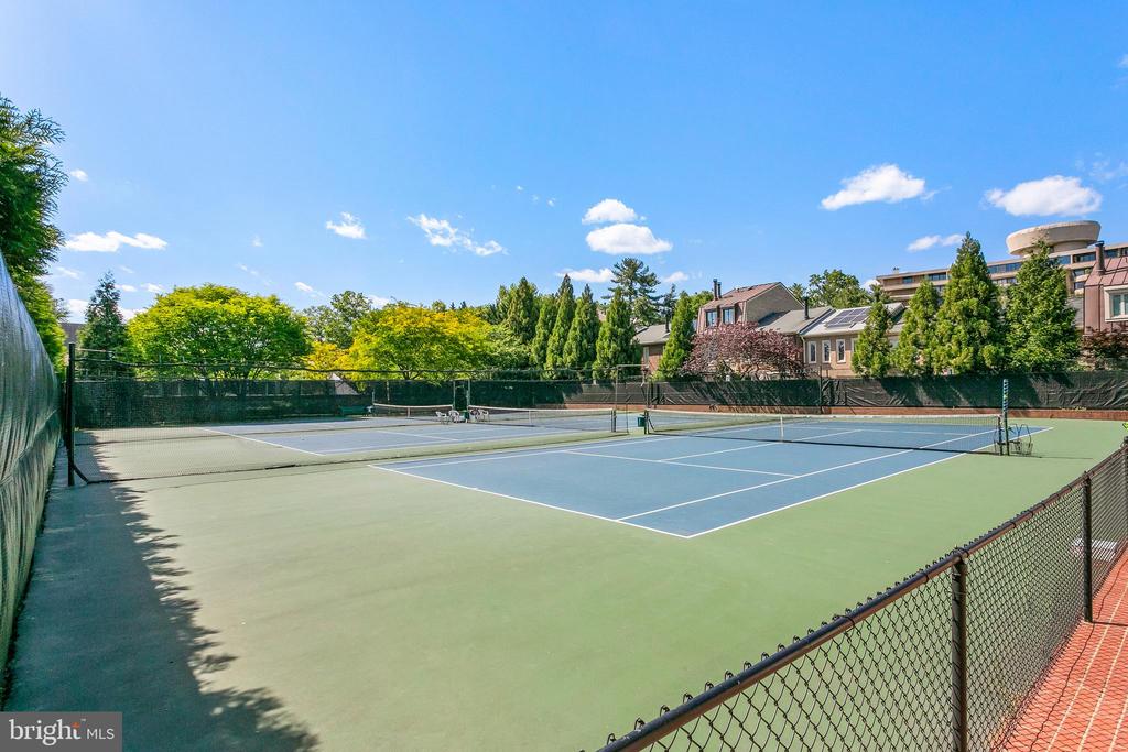 3295 SUTTON PLACE NW Unit: D