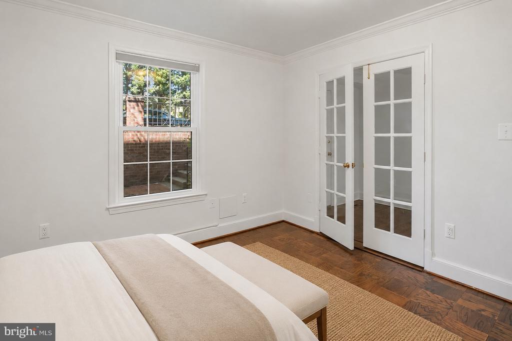 3295 SUTTON PLACE NW Unit: D