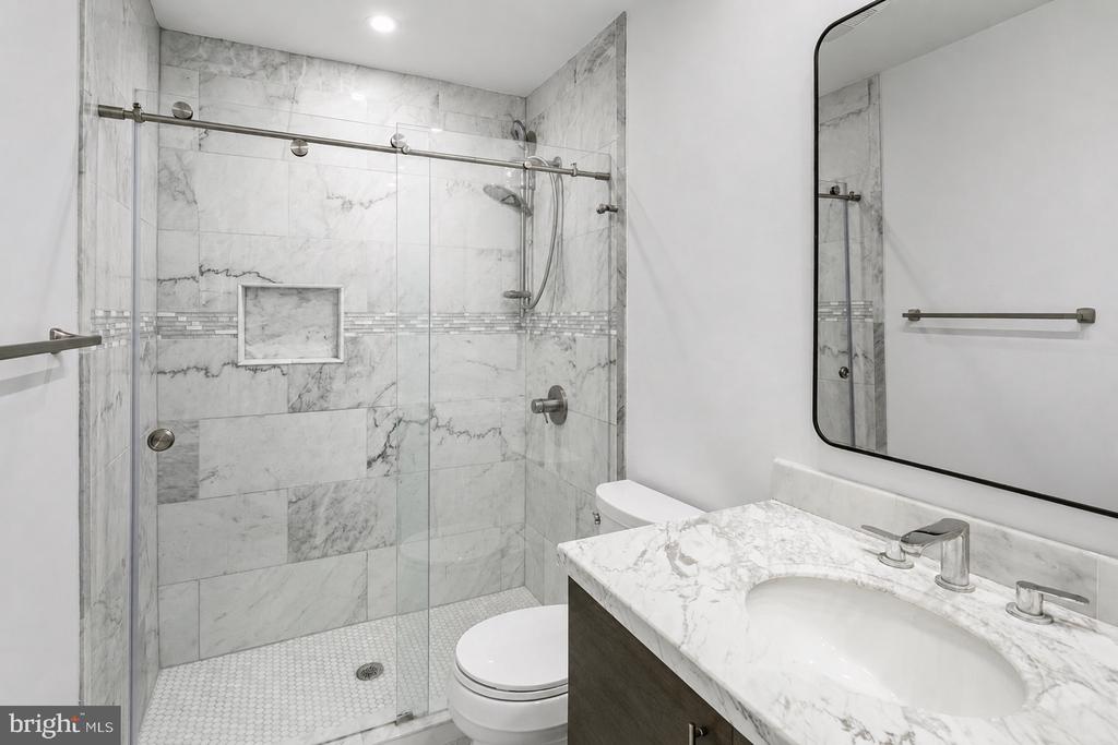 3295 SUTTON PLACE NW Unit: D