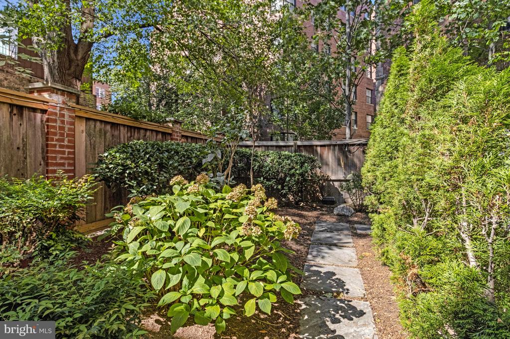 1724 17TH STREET NW Unit: 21