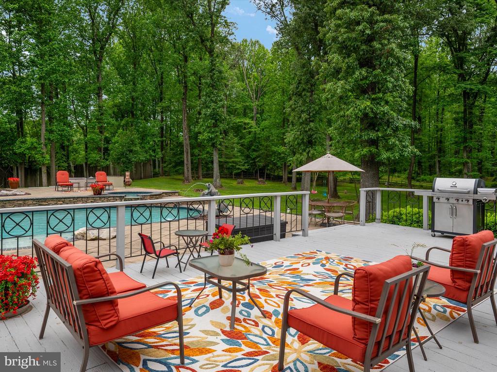 931 HEATHERFIELD LANE