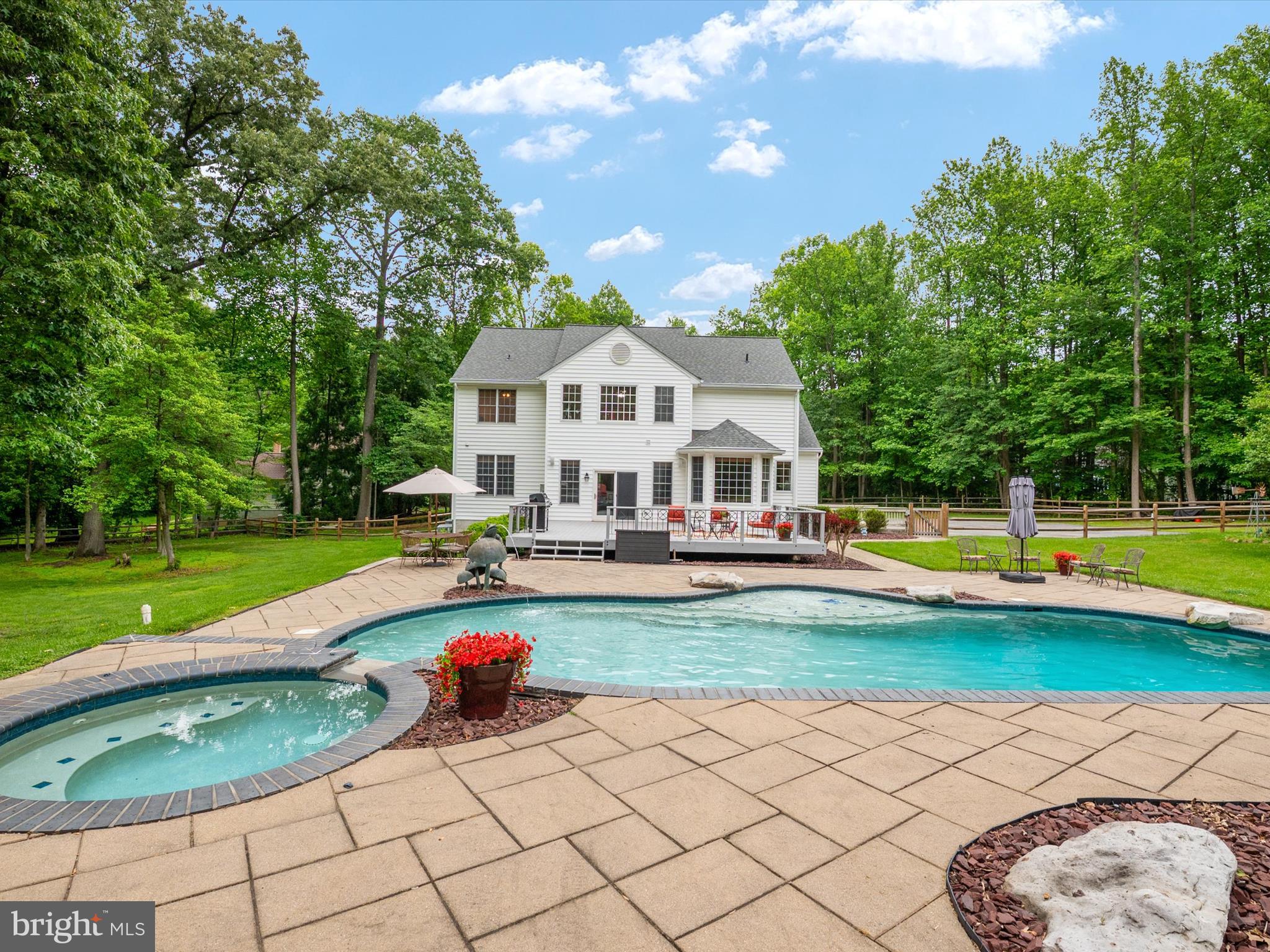 931 HEATHERFIELD LANE