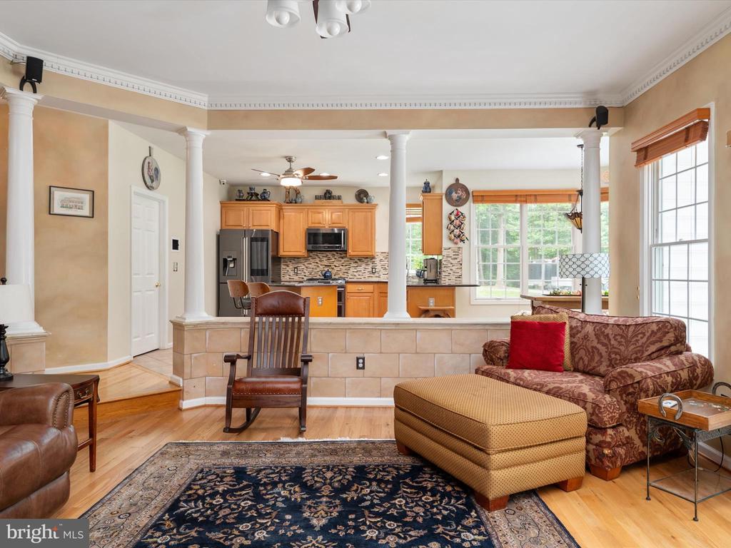 931 HEATHERFIELD LANE