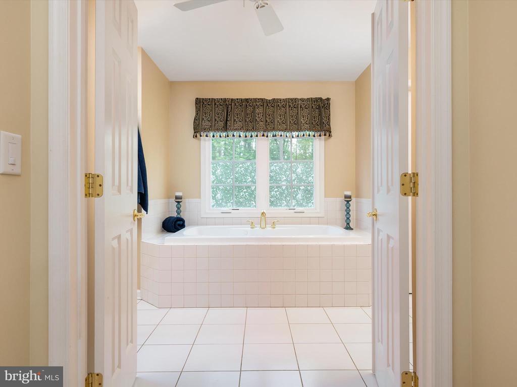 931 HEATHERFIELD LANE