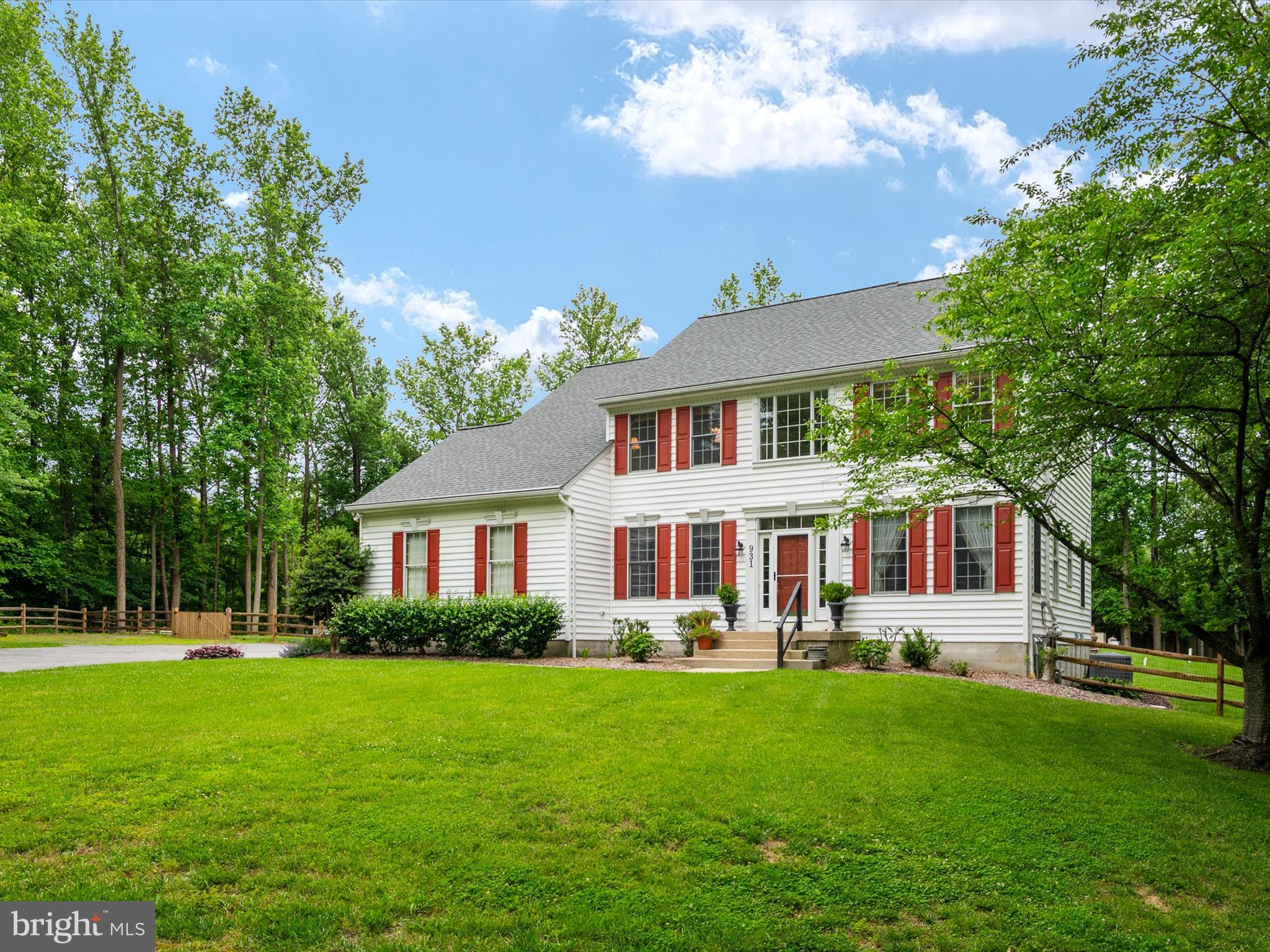 931 HEATHERFIELD LANE