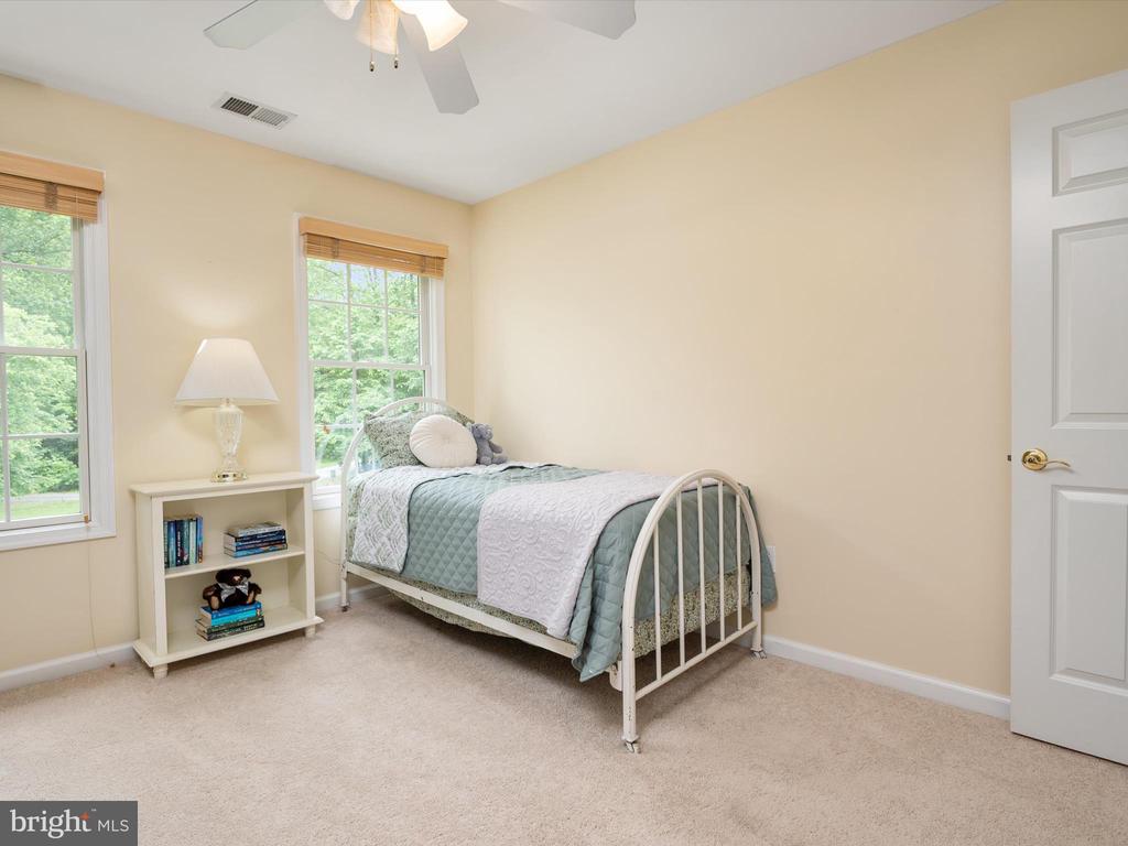 931 HEATHERFIELD LANE