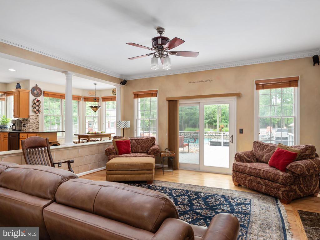 931 HEATHERFIELD LANE