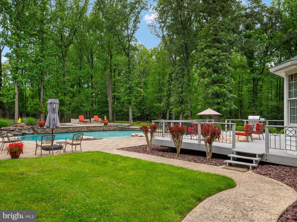 931 HEATHERFIELD LANE