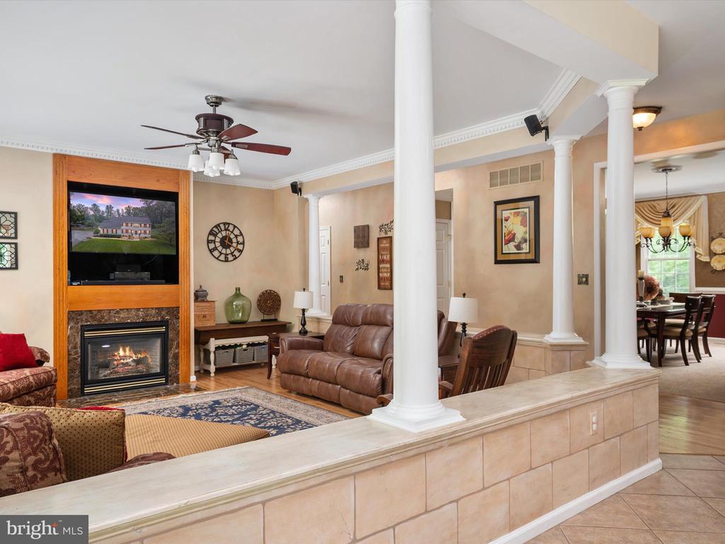 931 HEATHERFIELD LANE