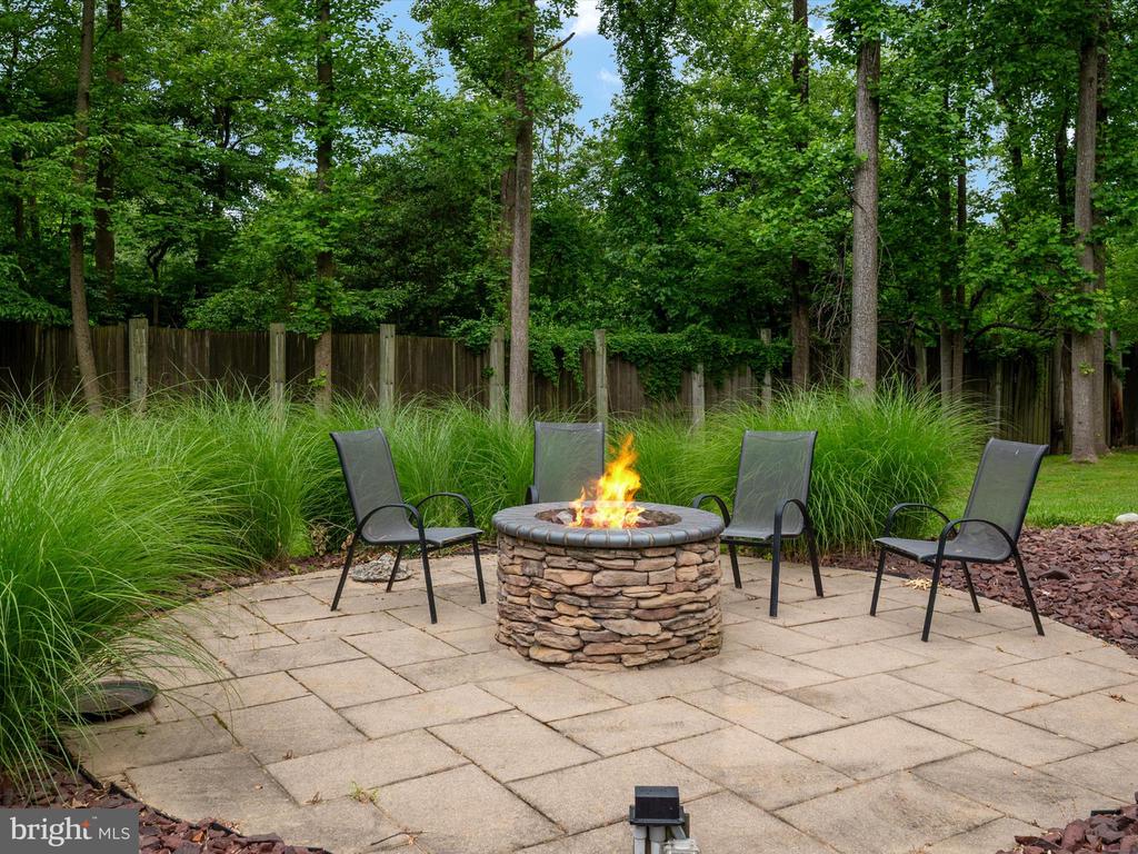931 HEATHERFIELD LANE