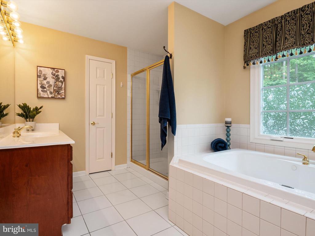 931 HEATHERFIELD LANE