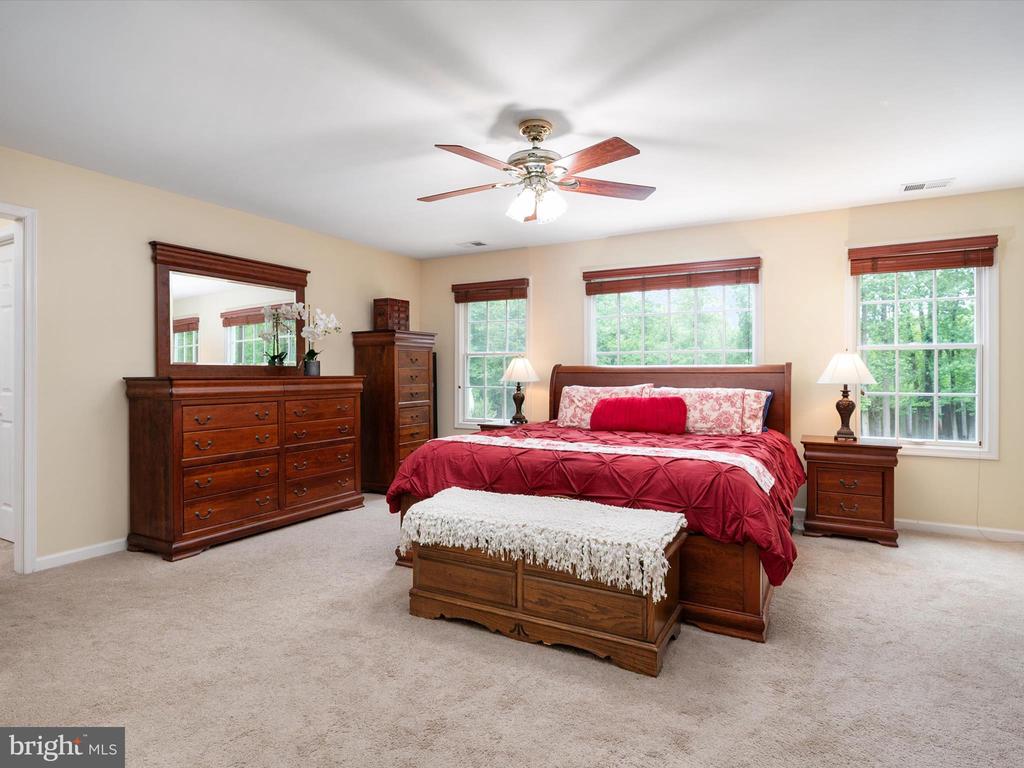 931 HEATHERFIELD LANE