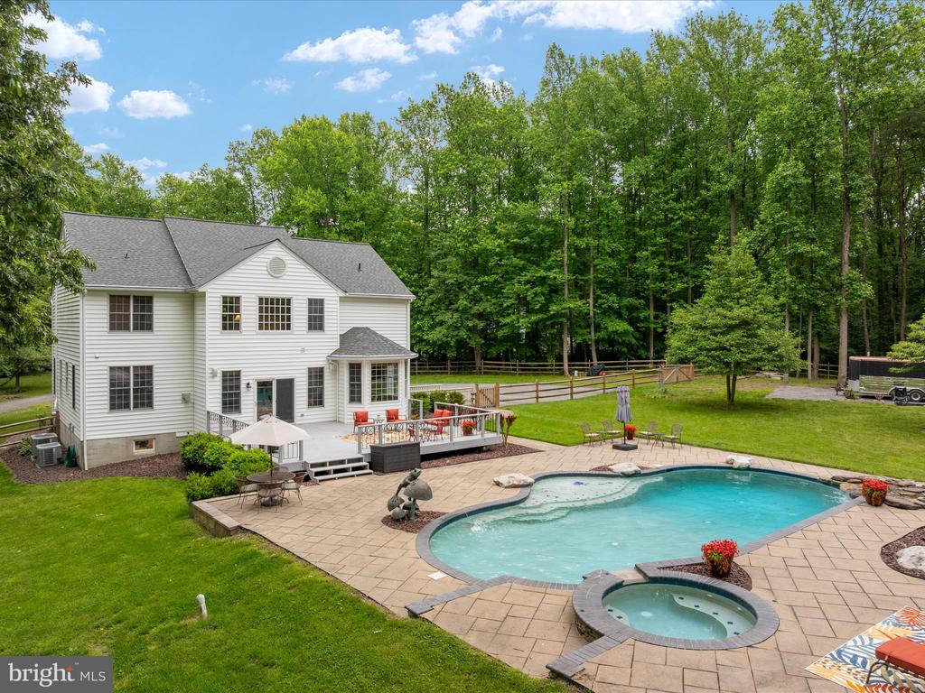 931 HEATHERFIELD LANE