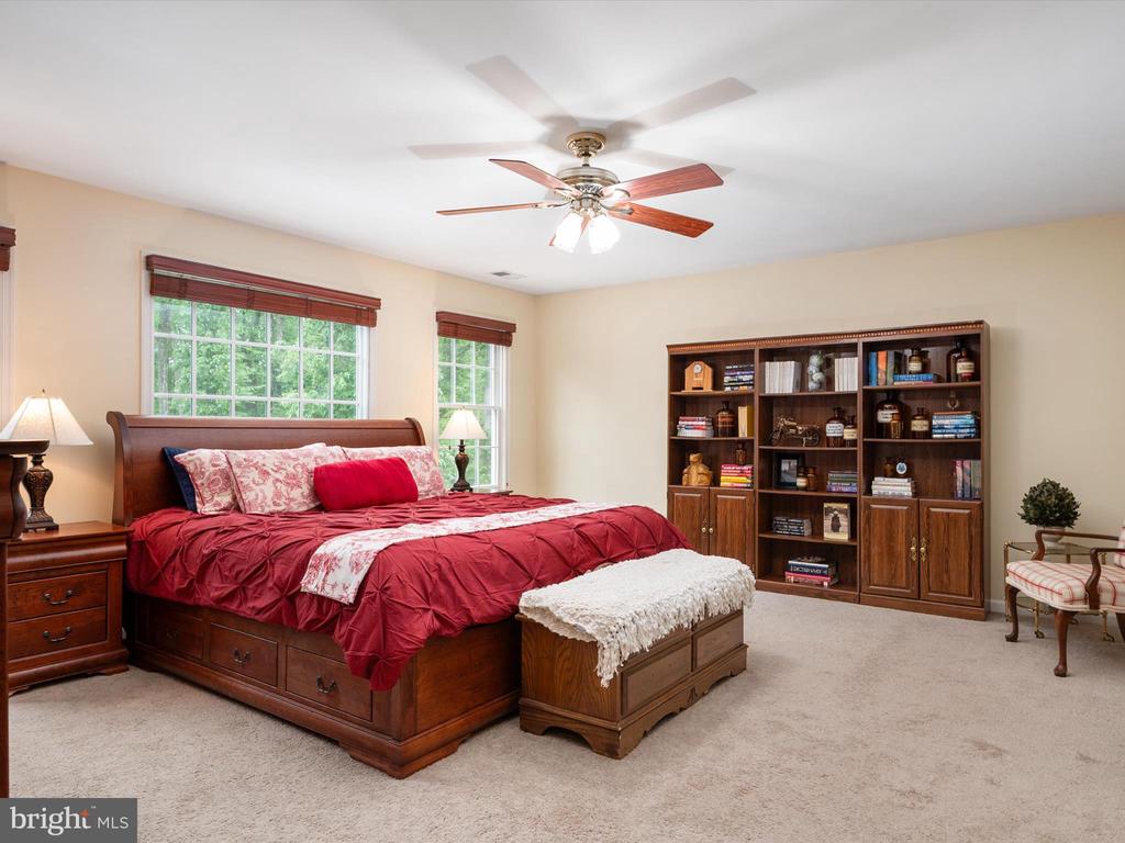 931 HEATHERFIELD LANE