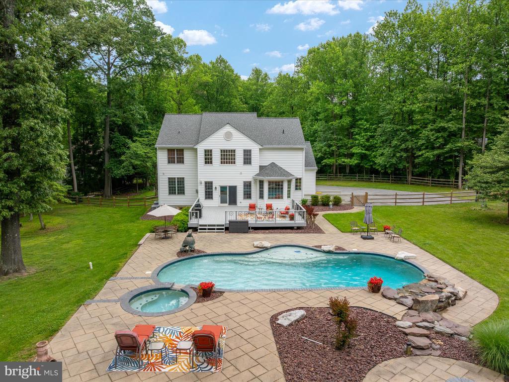 931 HEATHERFIELD LANE
