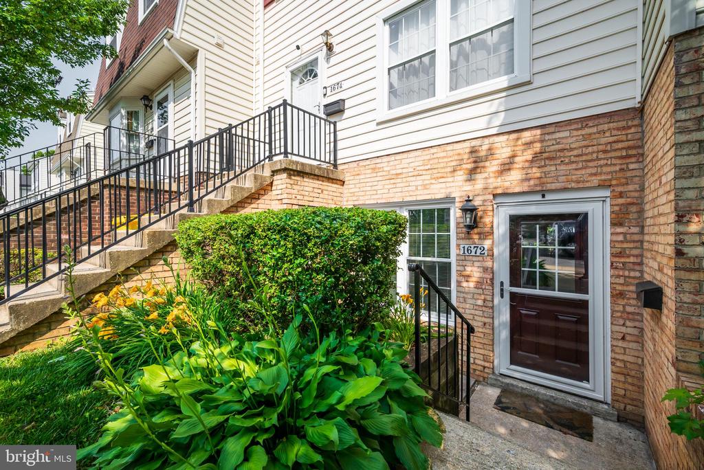 1672 Ridgely Ct