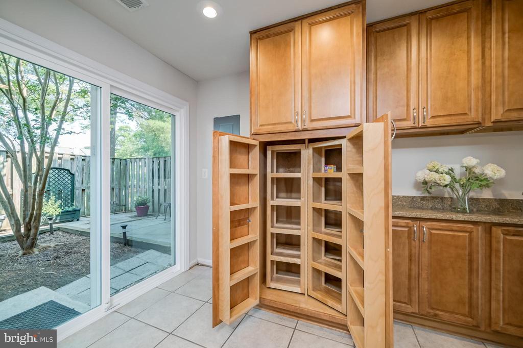 1672 Ridgely Ct