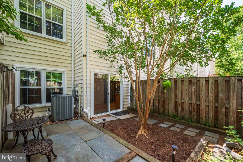 1672 Ridgely Ct