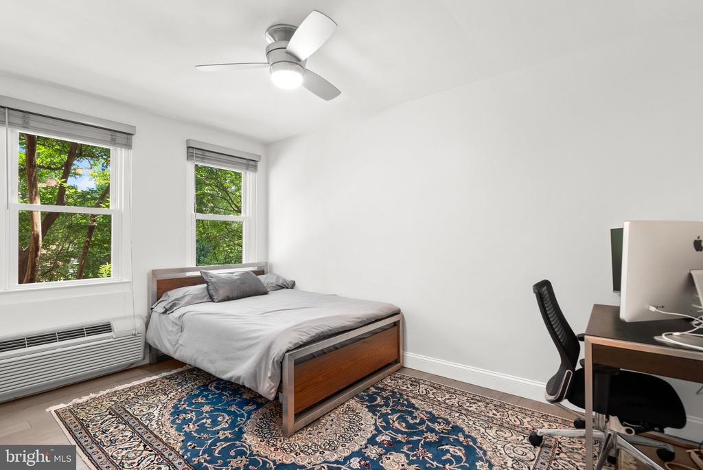4818 Chevy Chase Dr #203