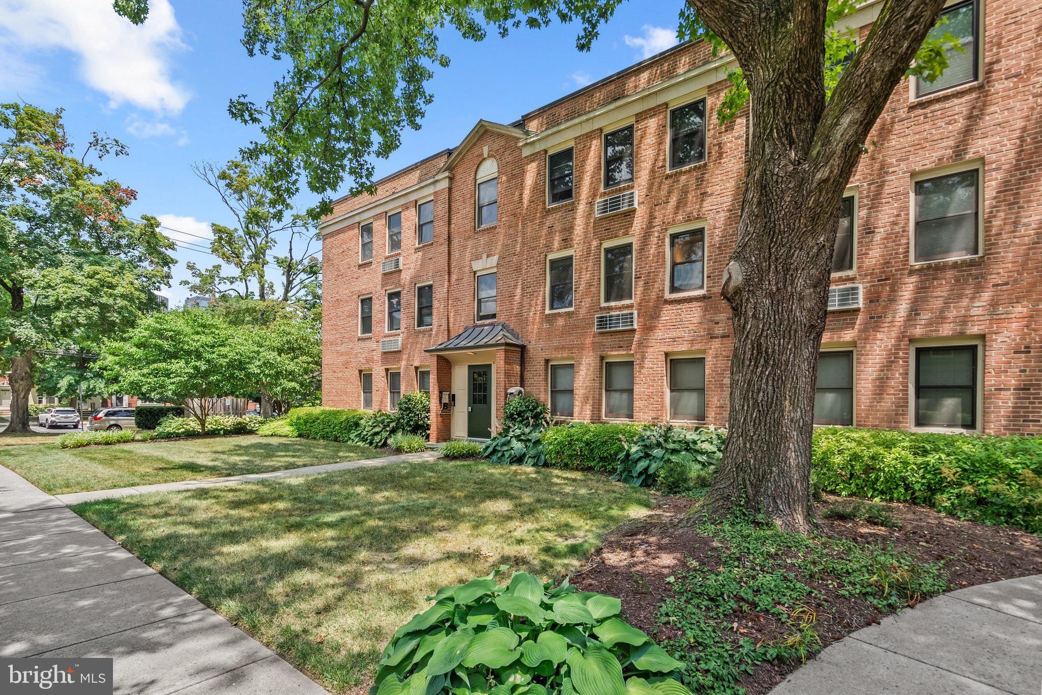 4818 Chevy Chase Dr #203