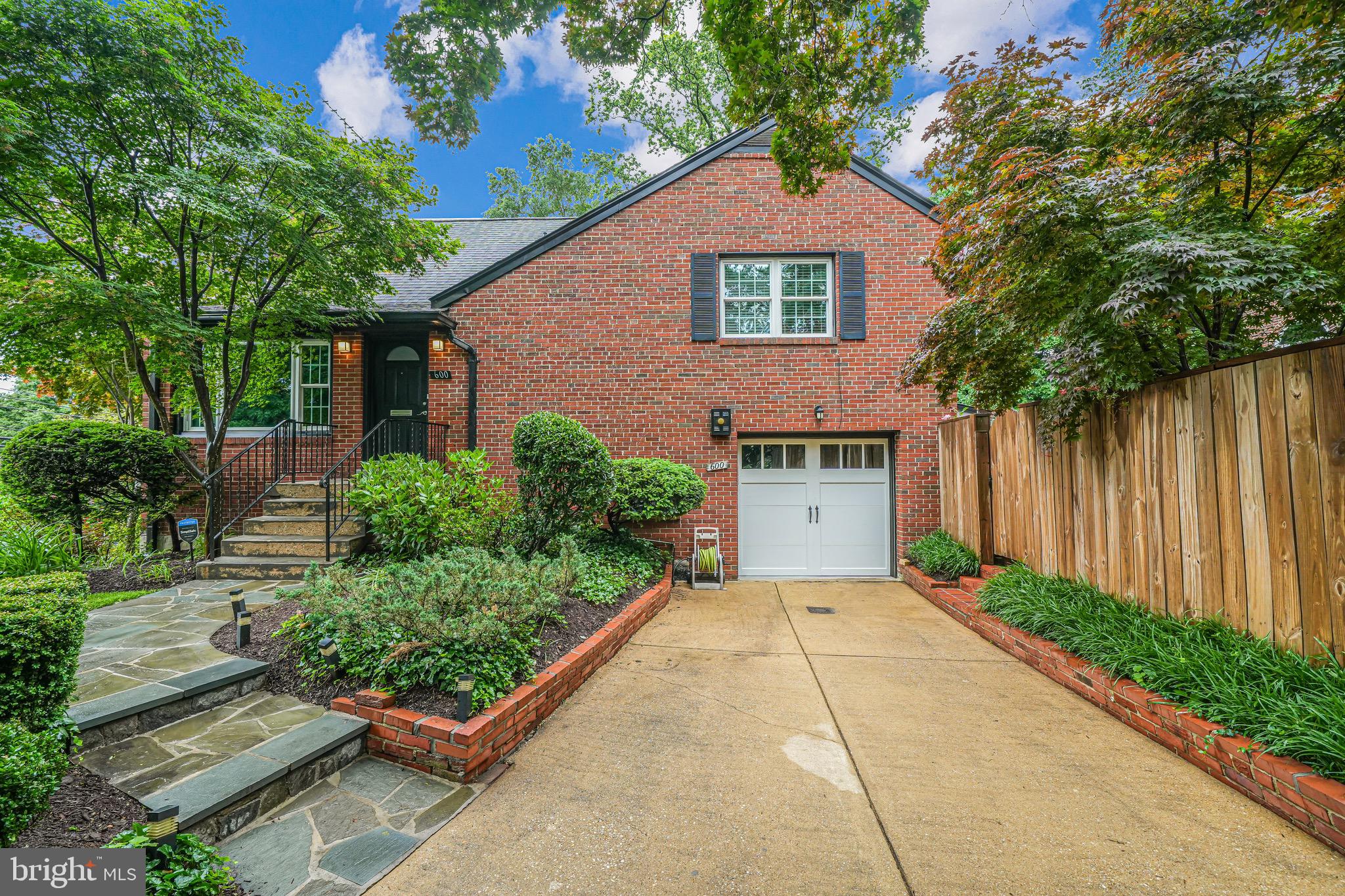 600 Saint Andrews Ln