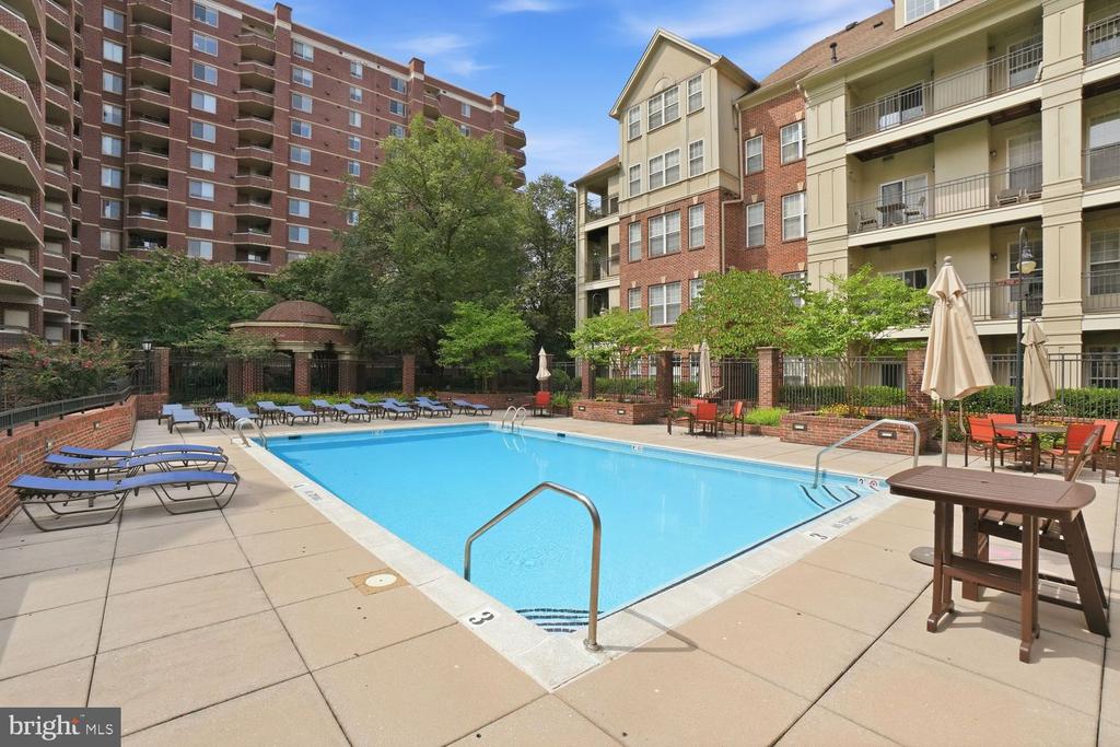 2330 14TH STREET N Unit: 407
