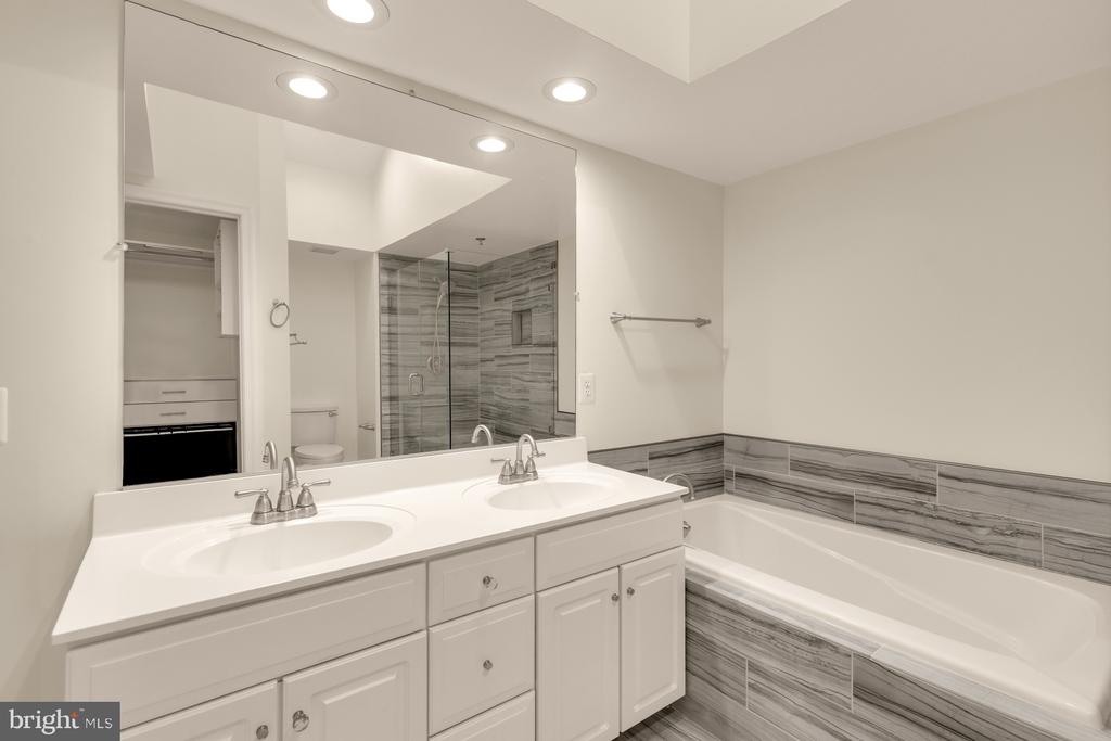 2330 14TH STREET N Unit: 407