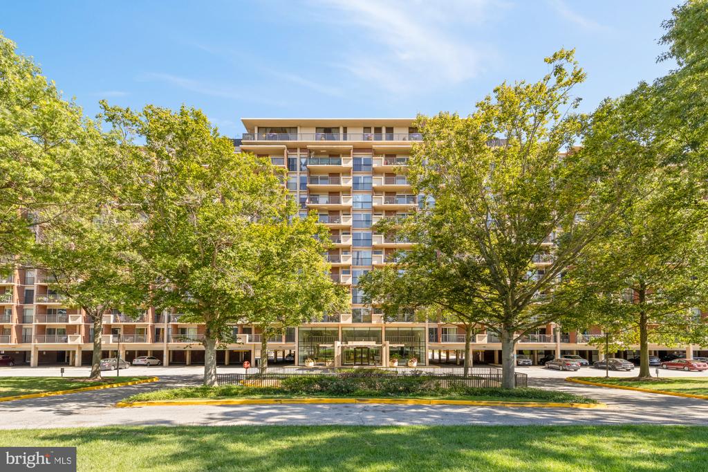 1300 S ARMY NAVY DRIVE Unit: 1007