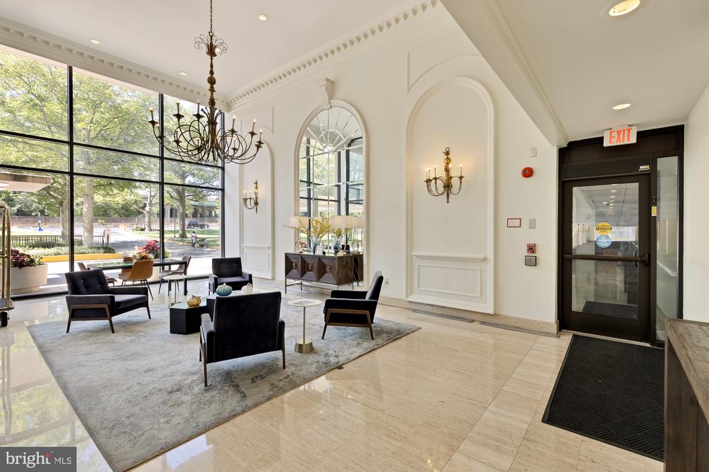 1300 S ARMY NAVY DRIVE Unit: 1007