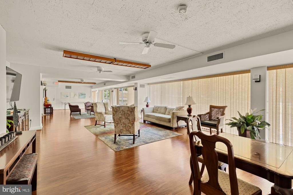 1300 S ARMY NAVY DRIVE Unit: 1007