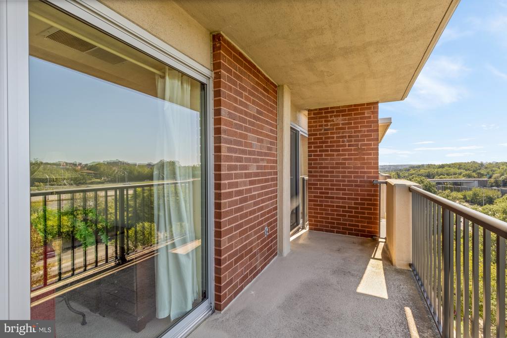 1300 S ARMY NAVY DRIVE Unit: 1007