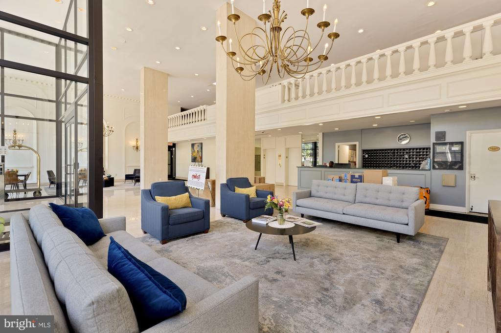 1300 S ARMY NAVY DRIVE Unit: 1007