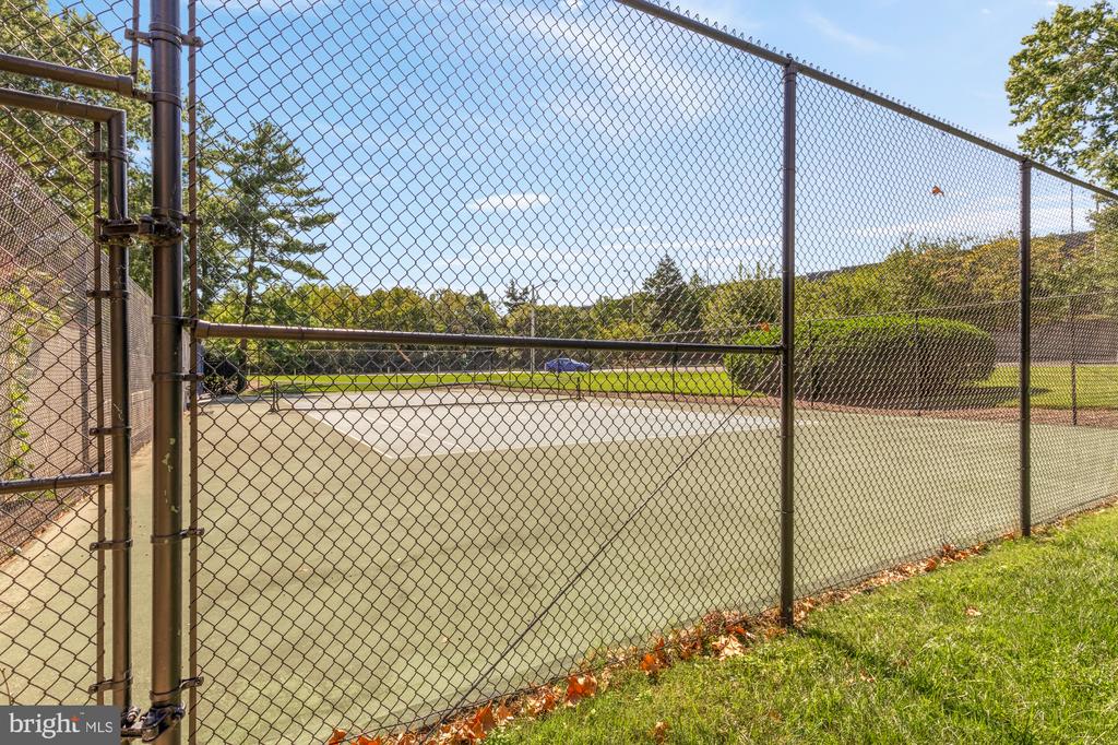 1300 S ARMY NAVY DRIVE Unit: 1007