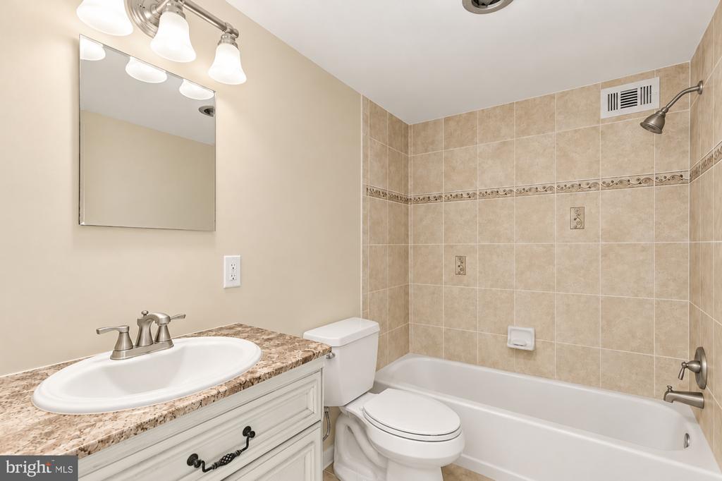1300 S ARMY NAVY DRIVE Unit: 1007