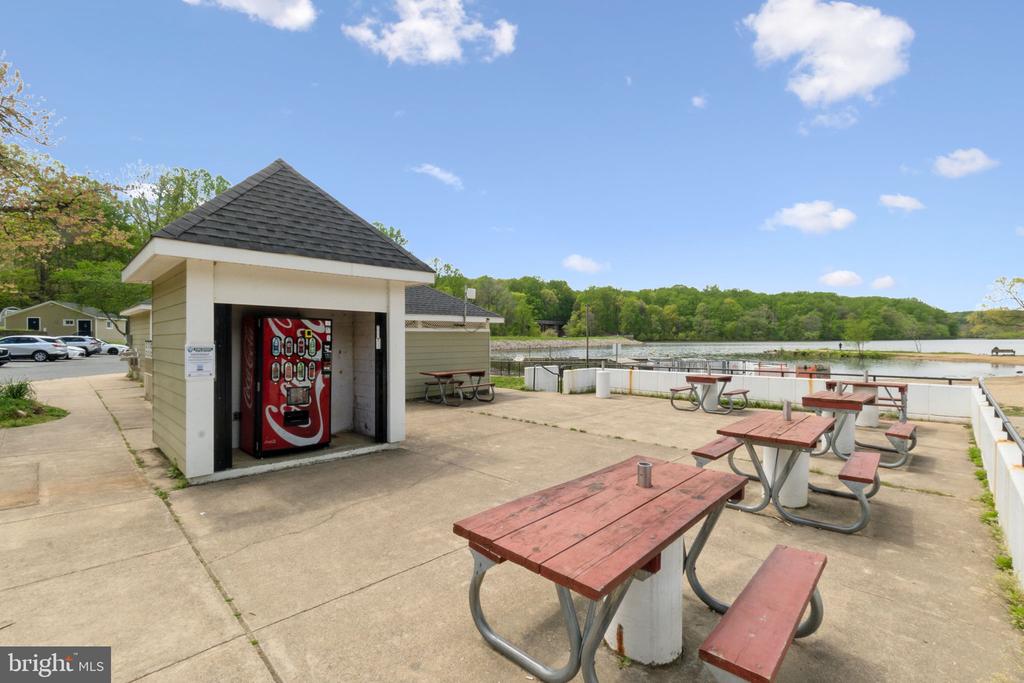 8248 Carrleigh Pkwy
