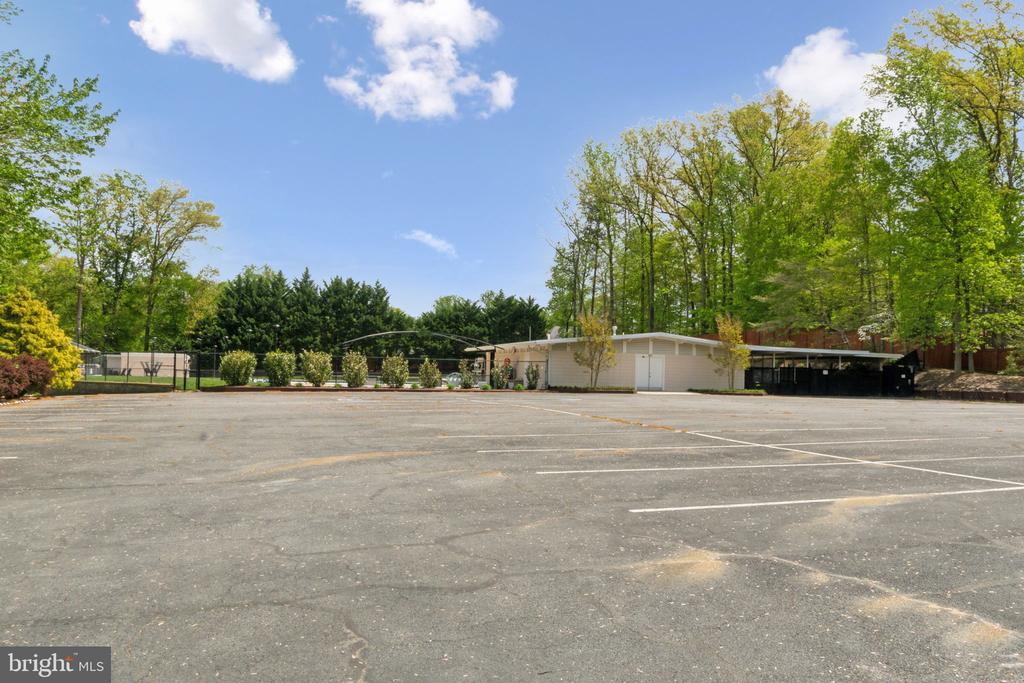 8248 Carrleigh Pkwy