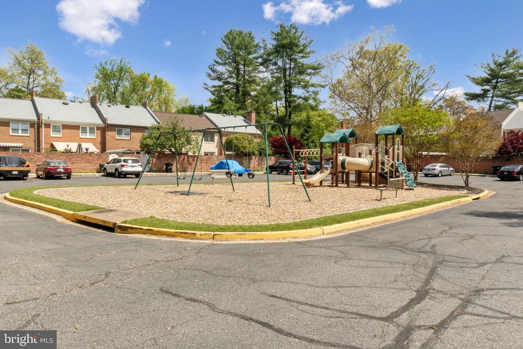8248 Carrleigh Pkwy
