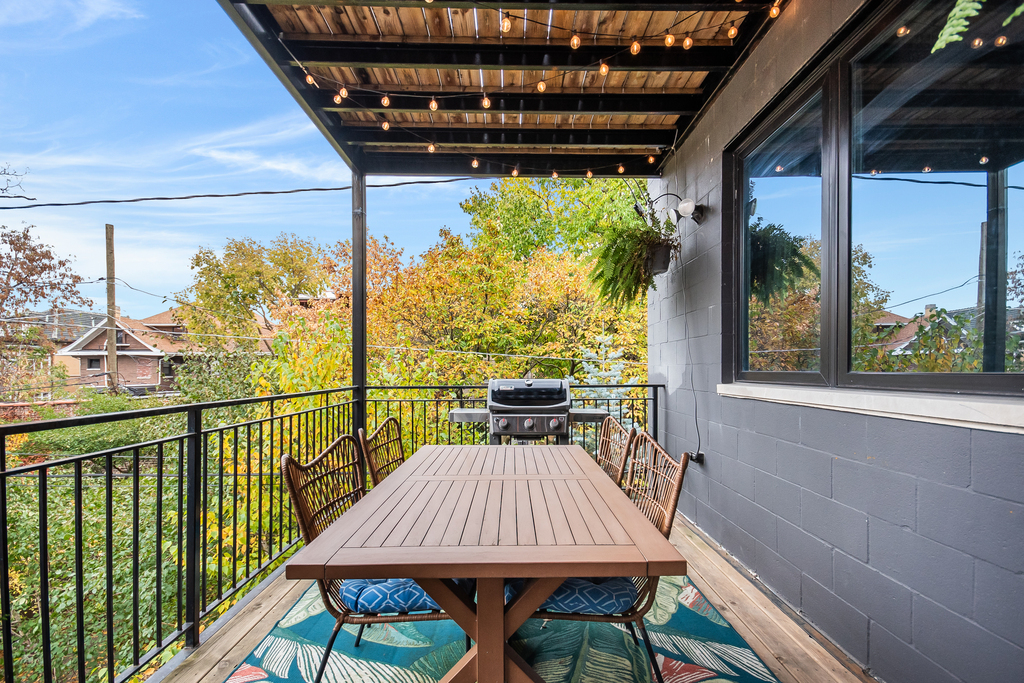 3224 W Palmer Street Unit: 2E