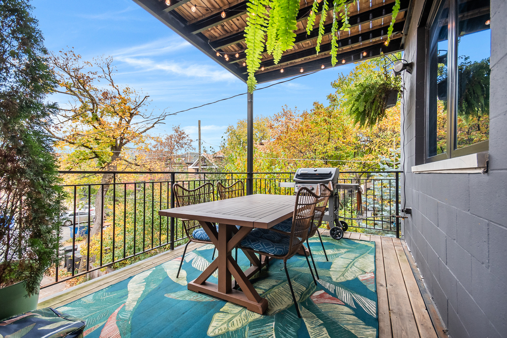 3224 W Palmer Street Unit: 2E