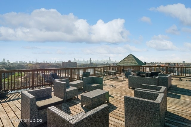 2222 W Diversey Avenue Unit: 211