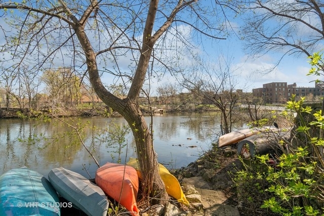 2222 W Diversey Avenue Unit: 211