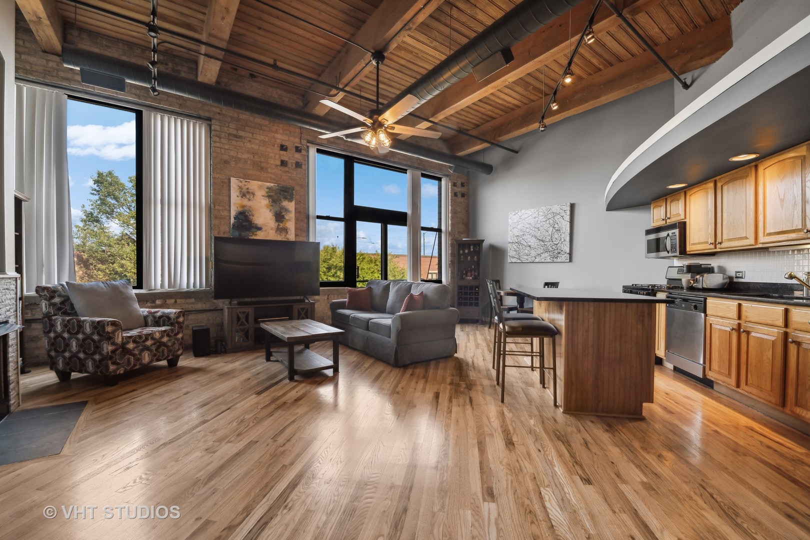 2222 W Diversey Avenue Unit: 211