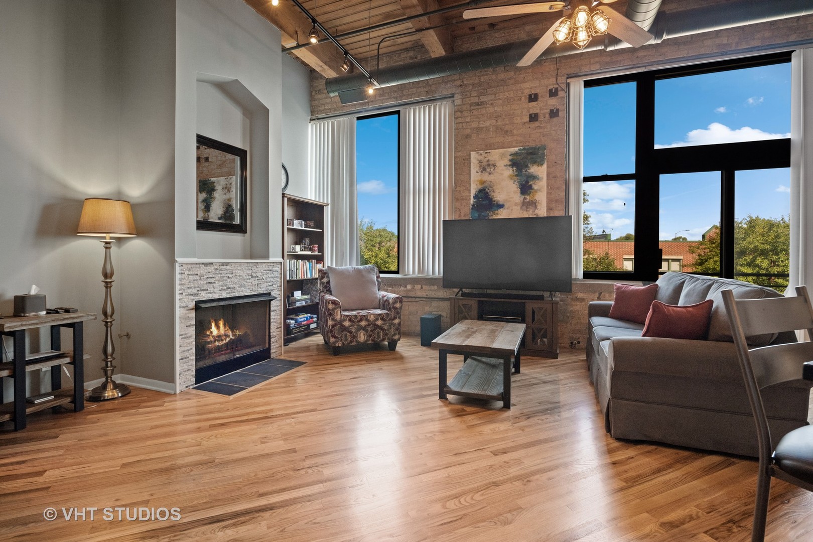 2222 W Diversey Avenue Unit: 211