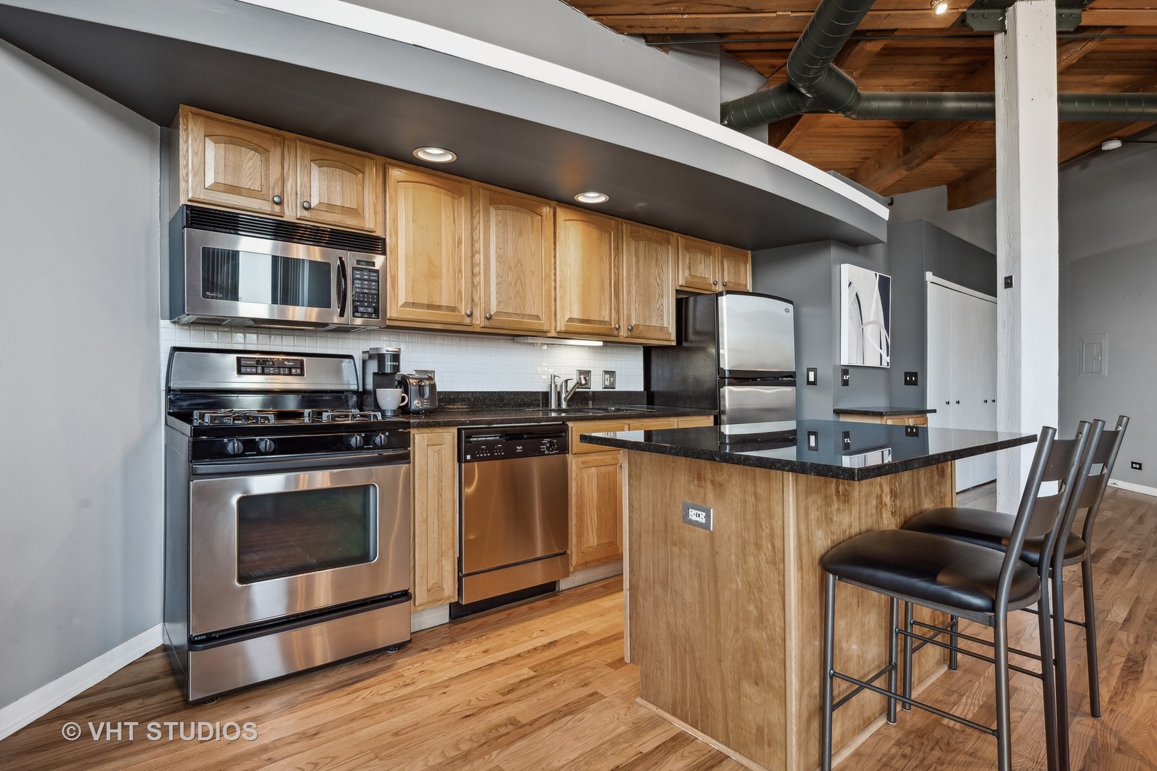 2222 W Diversey Avenue Unit: 211