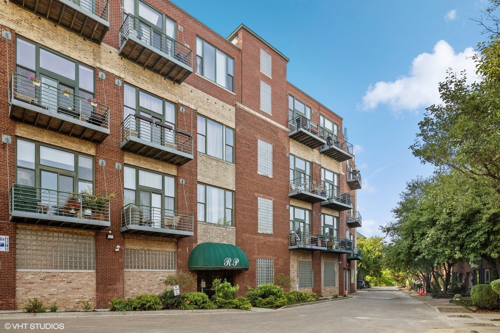2222 W Diversey Avenue Unit: 211